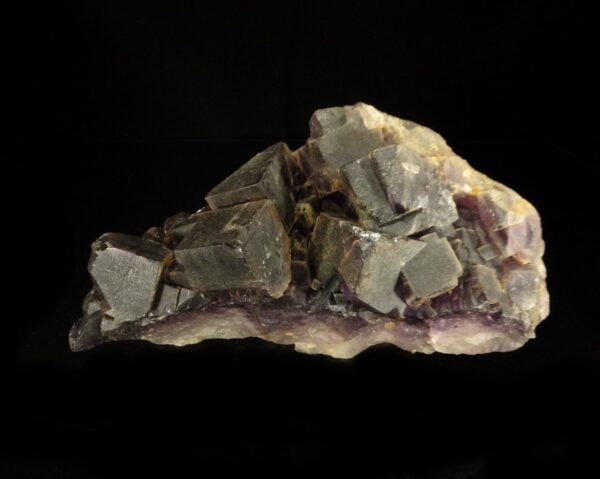 Des cristaux de fluorite de Berbes, c'est une pièce pour collectionneur de minéraux.
