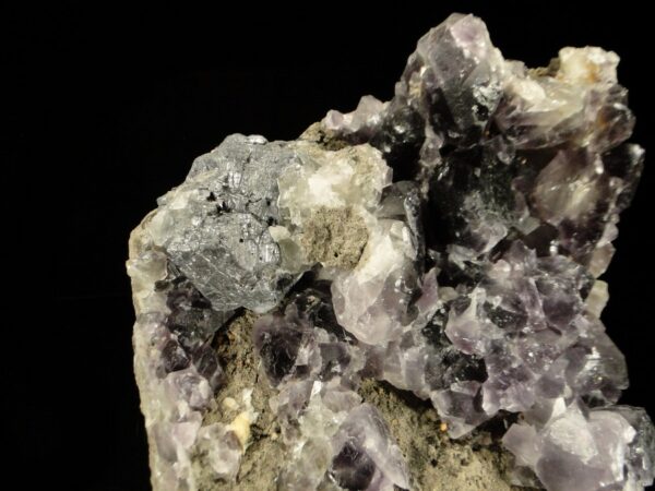 Des cristaux de fluorite et de galène de Durfort, c'est une pièce pour collectionneur de minéraux.