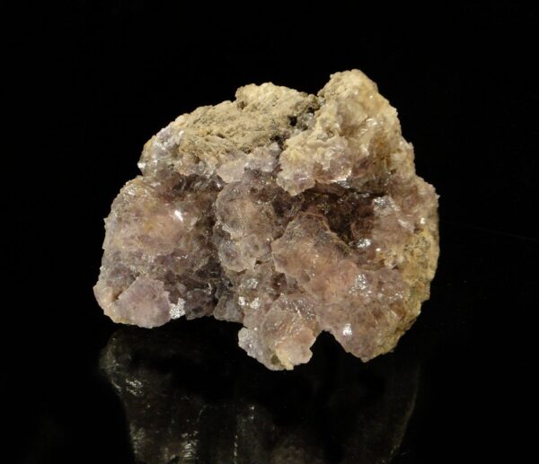 Un ensemble de cristaux de fluorite de La Collada, en Espagne, c'est une pièce pour collectionneur de minéraux.