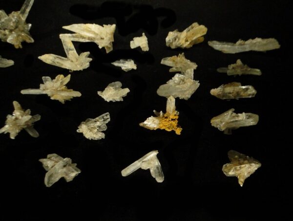 Ce sont des pièces de gypse d'Angervilliers, ce sont des pièces pour collectionneur de minéraux.