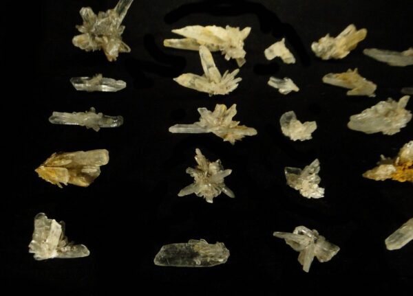 Ce sont des pièces de gypse d'Angervilliers, ce sont des pièces pour collectionneur de minéraux.