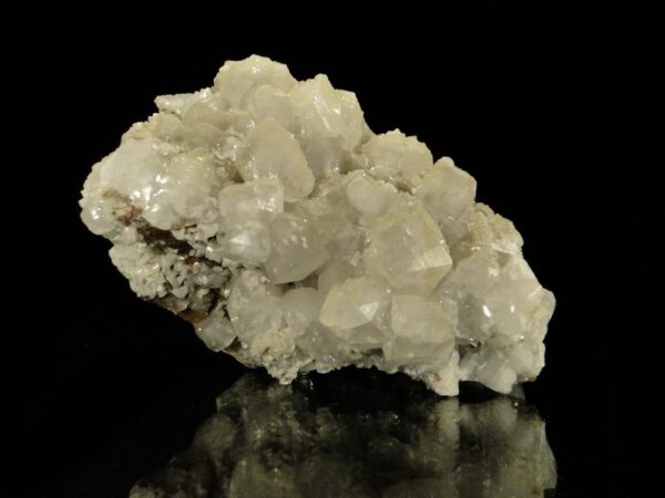 Une pièce de calcite associée à de la baryte et dolomite de la mina Moscona, Solis, c'est une pièce pour collectionneur de minéraux.