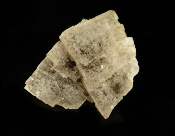 Ce sont des cubes de fluorite de la mine du Rossignol, Chaillac, c'est une pièce pour collectionneur de minéraux.