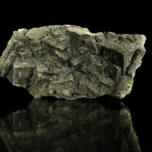 Ce sont des cristaux de fluorite recouverts de pyrite et de galène, c'est une pièce pour collectionneur de minéraux.