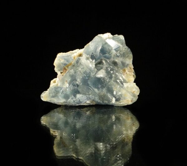 Un ensemble de cubes de fluorite du Beix, c'est une pièce pour collectionneur de minéraux.