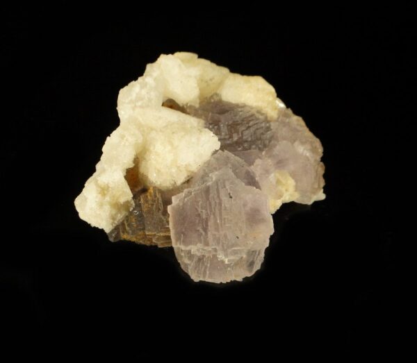 Un ensemble de cristaux de fluorite et calcite de La Collada, dans les Asturies, c'est une pièce pour collectionneur de minéraux.
