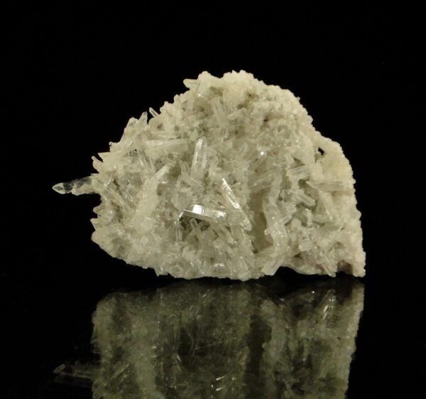 Un ensemble de cristaux de quartz de l'Isère, c'est une pièce pour collectionneur de minéraux.