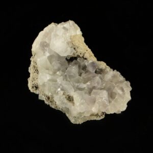 Un ensemble de cristaux de fluorite de Durfort, c'est une pièce pour collectionneur de minéraux.