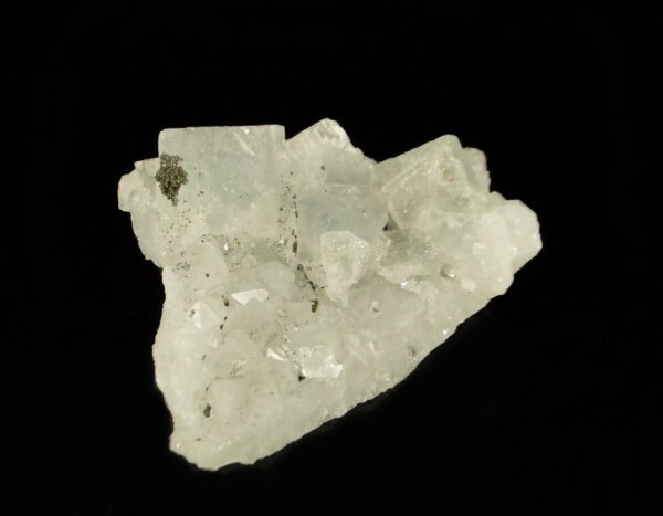 Un ensemble de cristaux de fluorite sur quartz de la mine du Burc, c'est une pièce pour collectionneur de minéraux.
