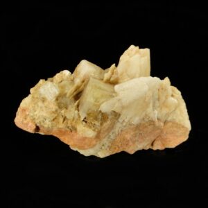 Un ensemble de crisatux de fluorite et de baryte de la mine de Lantignié, c'est une pièce pour collectionneur de minéraux.