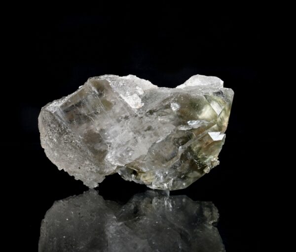 Une pièce de quartz associé à de l'asbeste, de la PIquette, Barège dans les Hautes-Pyrénées, c'est une pièce pour collectionneur de minéraux présentée par la Malle du Collectionneur.