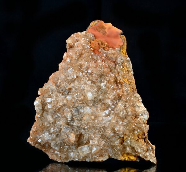 Une pièce de baryte et de goethite des Redoutières, proche de la mine de Chaillac. C'est une pièce pour collectionneur de minéraux présentée par la Malle du Collectionneur.