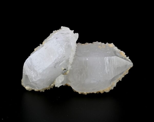 Un ensemble de cristaux de calcite et quartz totalement cristallisés, c'est une pièce de collection de la Malle du Collectionneur.