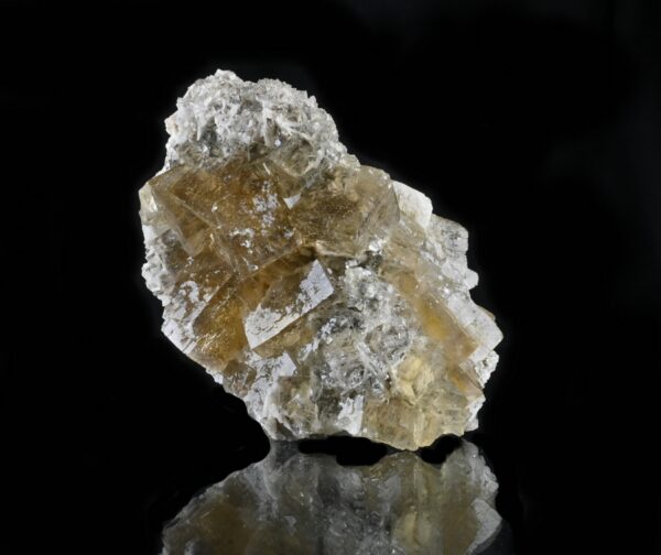 Ceci est une pièce de fluorite de la mine du Rossignol, à Chaillac dans l'Indre, à vendre par La Malle du Collectionneur.